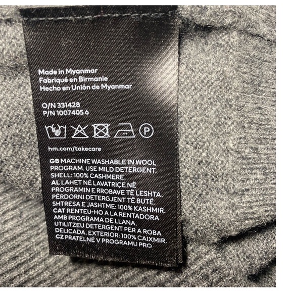 H&M Oversized Cashmere Turtleneck Sweater - Picture 6 of 7